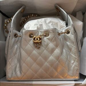 NWT CHANEL SILVER 25 Small